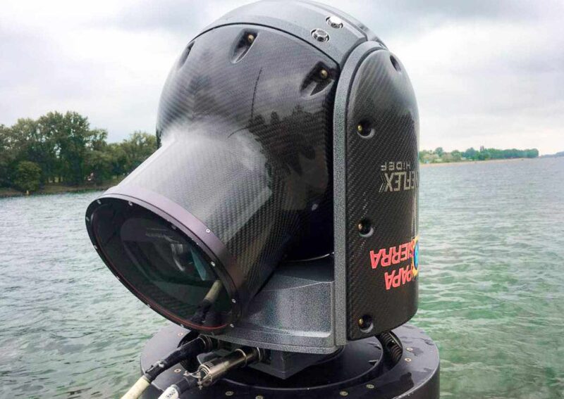 Papa Sierra cam&eacute;ra Cineflex Elite cin&eacute;ma  optique Canon. iinstallation sur un bateau. mer