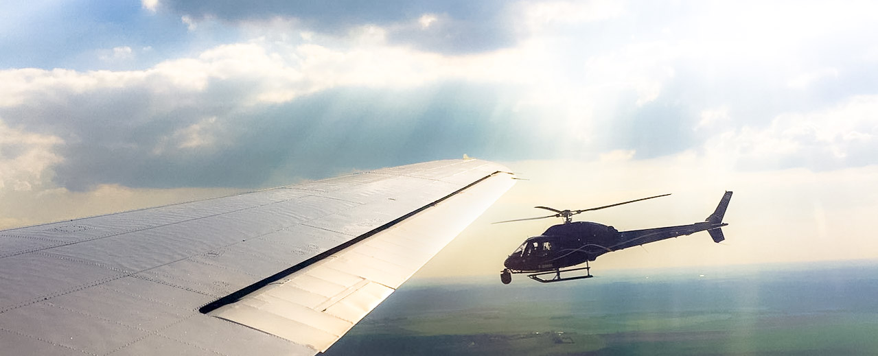Air to air, tournage d'images aérienne hélicoptère avion